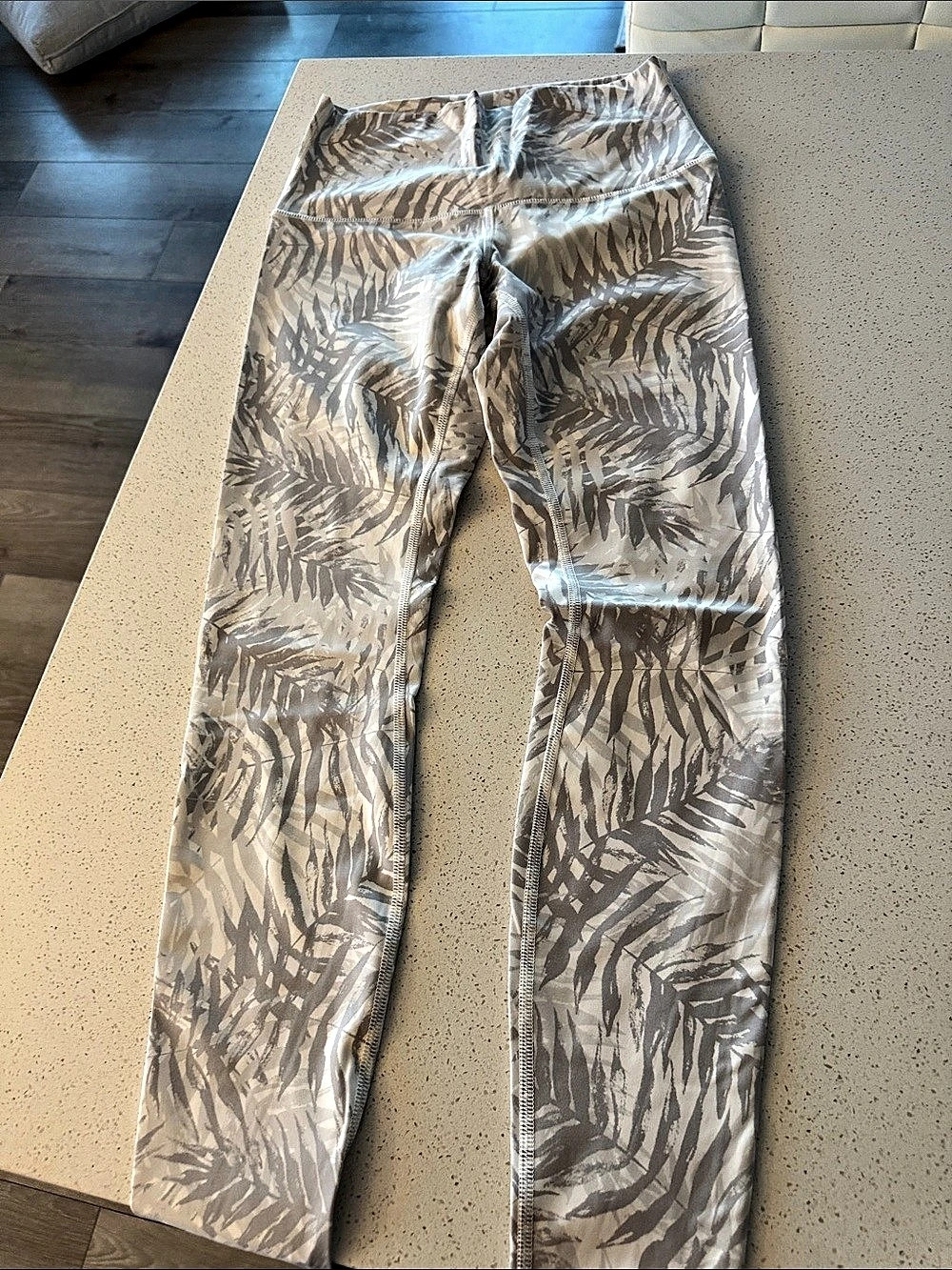 lululemon Animal Print Leggings Size 8 Like New. Butter soft.